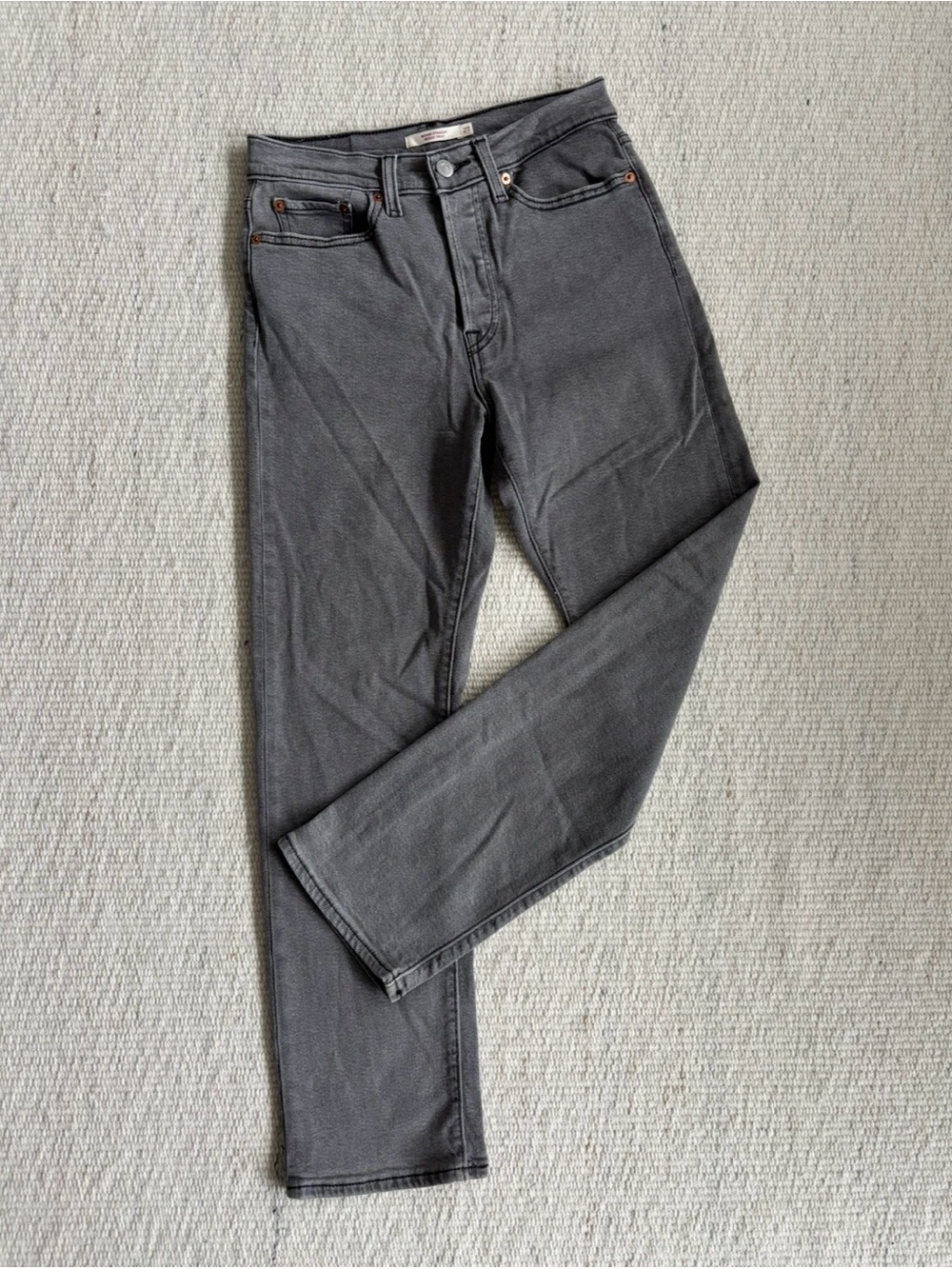 | Levi’s | Wedgie Straight Grey Denim Jeans Women’s size 27